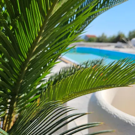 Apricus Cro Villa