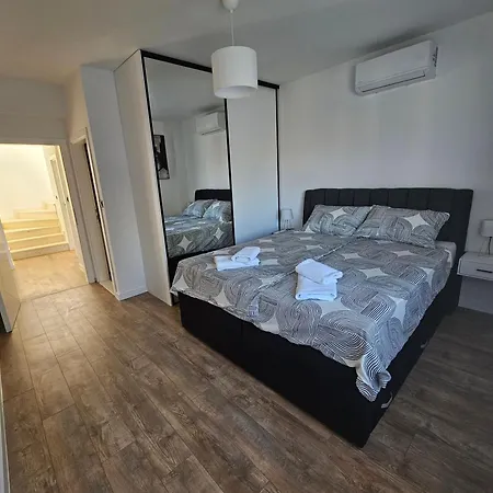 Apricus Cro Villa