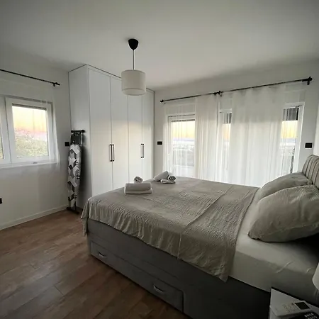 Apricus Cro Villa *