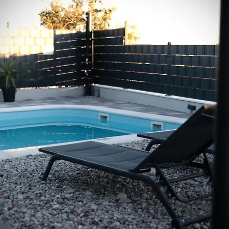 Apricus Cro Villa Kastela