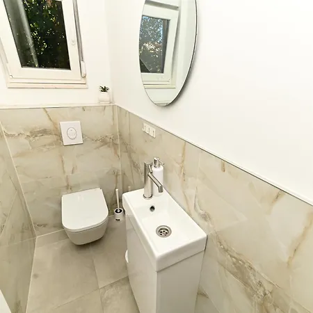 Apricus Cro Villa
