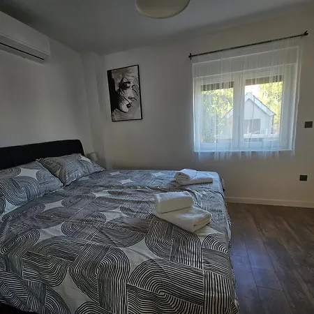 Vila Apricus Cro