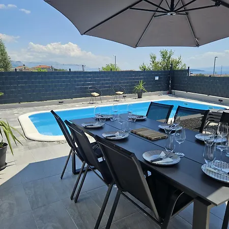 Vila Apricus Cro Kastela