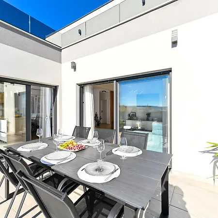 Apricus Cro Villa Kaštela