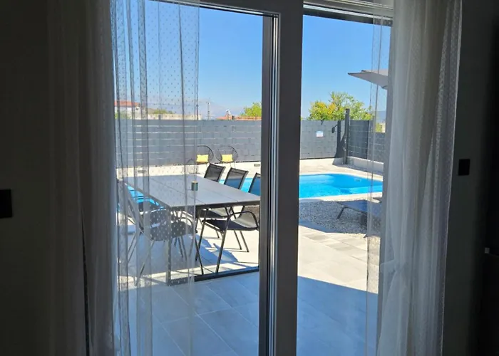 Apricus Cro וילה Kaštela