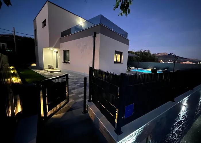 Apricus Cro וילה *