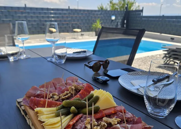 Apricus Cro Kaštela