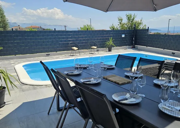 Vila Apricus Cro Kastela