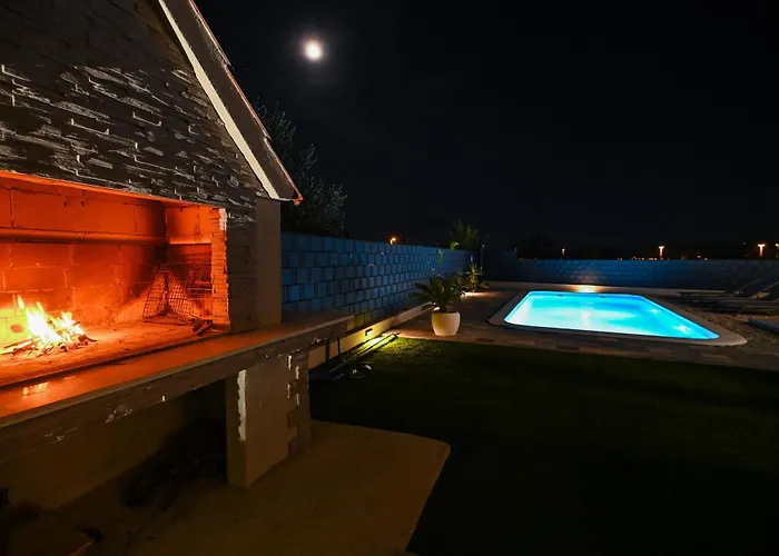 Vila Apricus Cro Kastela