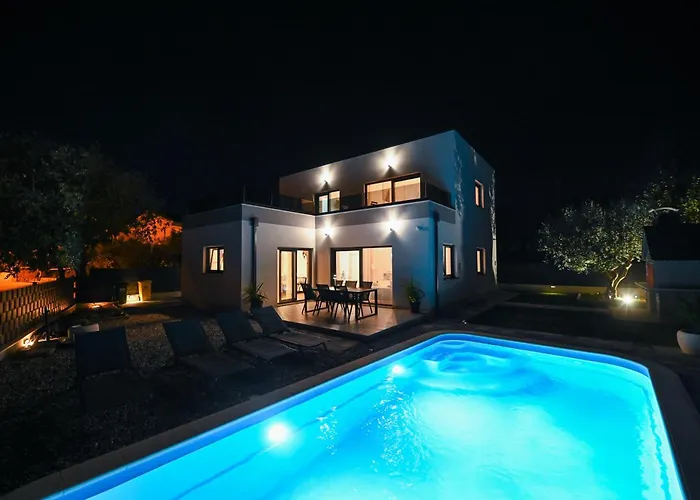 Apricus Cro וילה Kaštela