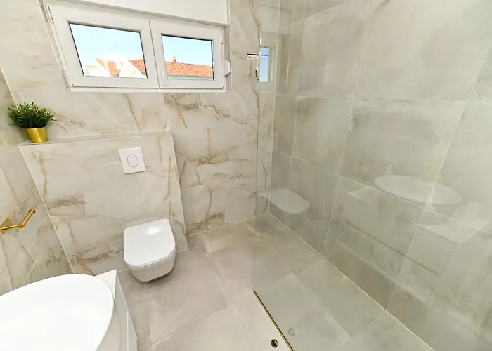 Apricus Cro וילה Kaštela