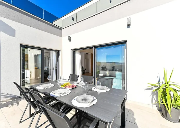 Apricus Cro וילה Kaštela