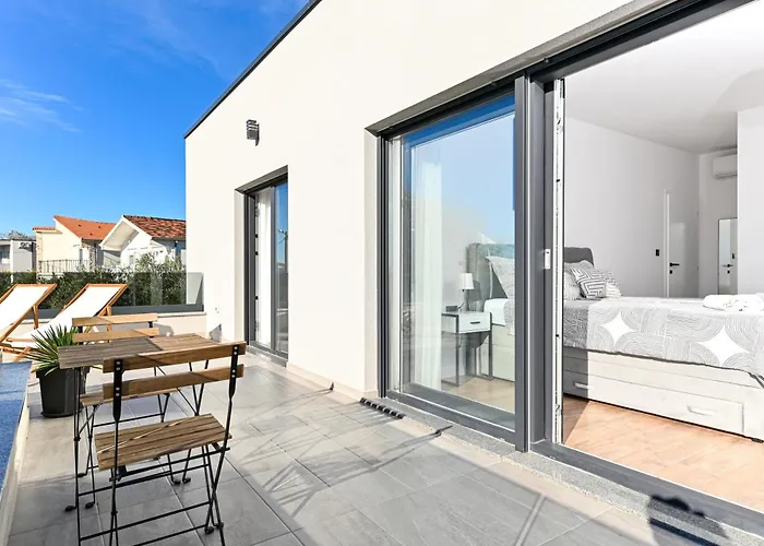 Apricus Cro וילה Kaštela