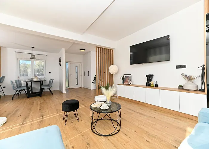 Apricus Cro וילה