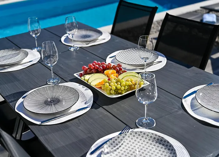 Apricus Cro וילה Kaštela