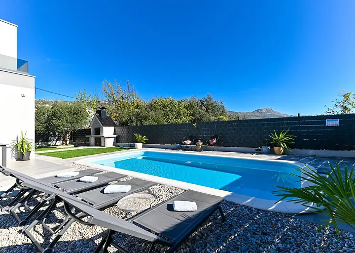 Apricus Cro וילה